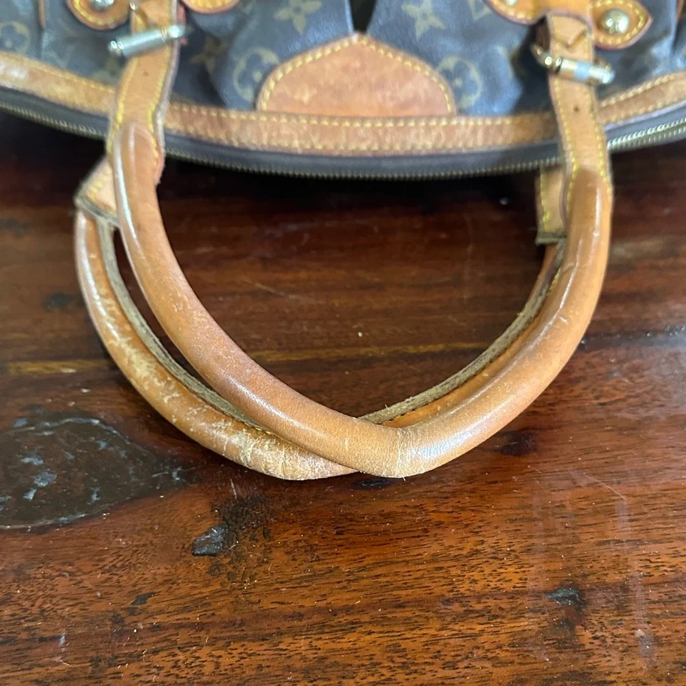 Louis Vuitton Tivoli GM Monogram Satchel with Tan Accents - Picture 5 of 11